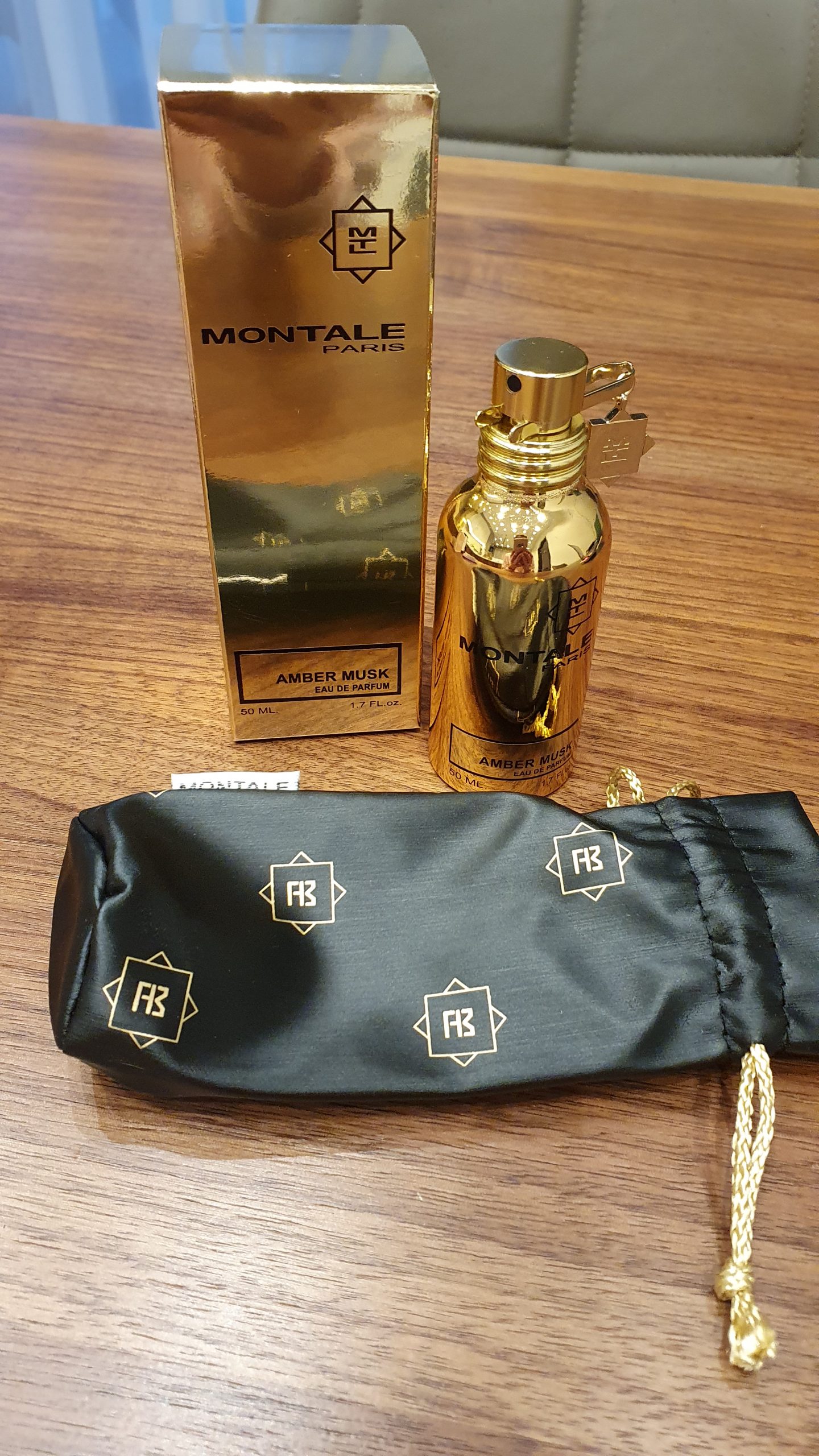 Montale amber musk. Духи Montale Amber Musk. Montale Amber Musk 50ml. Montale Amber Musk Reni. Montale Amber Musk реклама.